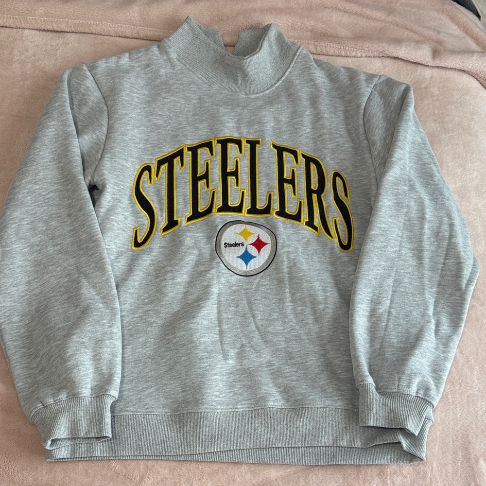 NWOT Steelers Gray Women’s Sweater L (runs small)
